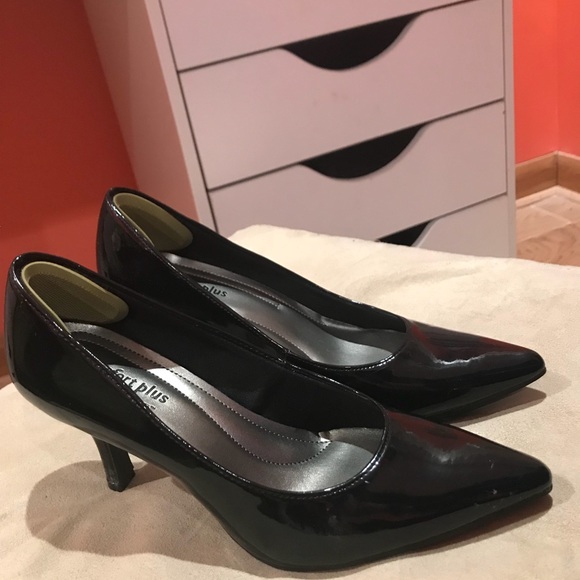 Heels - Picture 2 of 4